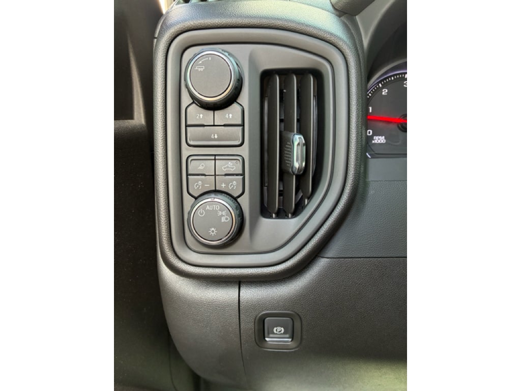 2024 Chevrolet Silverado 2500HD 4WD Crew Cab Standard Bed Custom