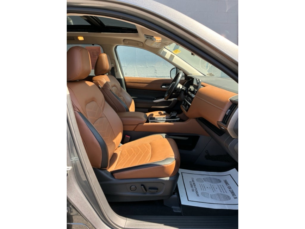 2023 Nissan Pathfinder Platinum 4WD