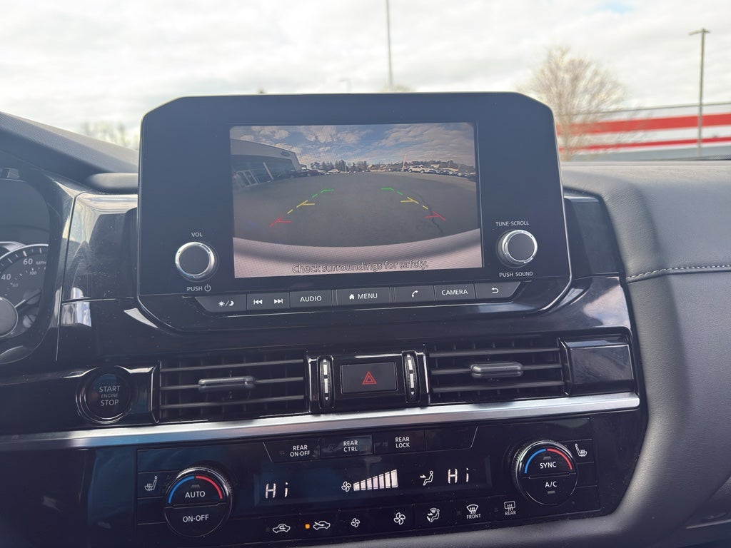 2025 Nissan Pathfinder SV