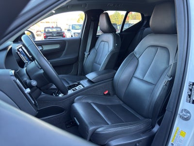 2024 Volvo XC40 Plus Dark Theme