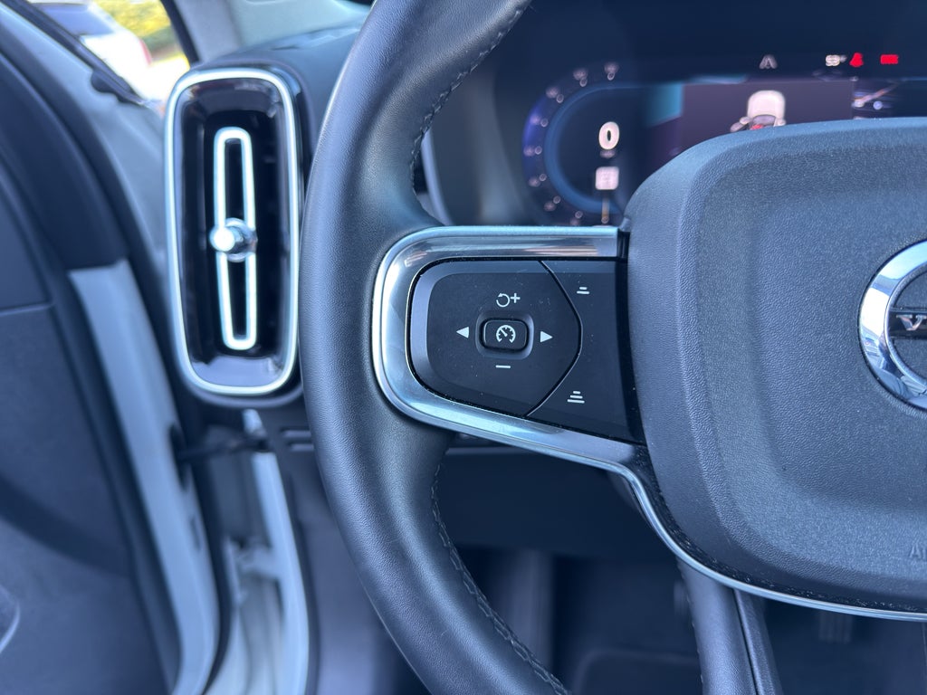 2024 Volvo XC40 Plus Dark Theme