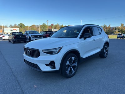 2024 Volvo XC40 Plus Dark Theme